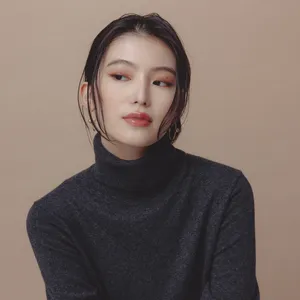 ユニクロ　UNIQLO　カシミヤニット　メリノポロセーター　跳ね上げアイライン　メイク