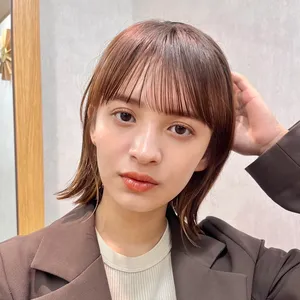 ロブ　ヘア　髪型　ヘアスタイル　大人　前髪あり