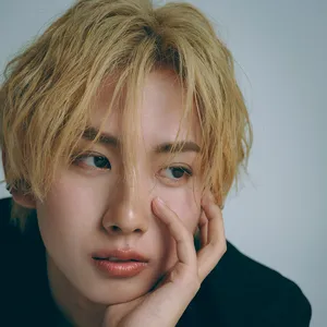 モデル 鈴木凌　顔のアップ