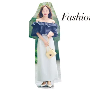 肌見せトップスで華やかさを添えて！