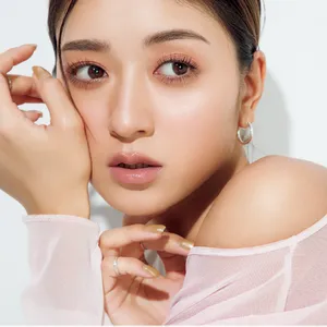 ナチュラルメイクが垢抜ける！ 話題のアーティスト、NAYA流・夏の“盛れメイク”テクニック