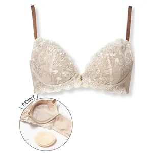 カップ脇に伸びない生地を採用して引き寄せ力を強化