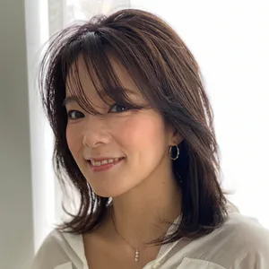 40代のミディアムヘア写真