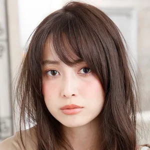 小顔効果バツグンのサイドバングで、一枚ウワテなおしゃれロングに！