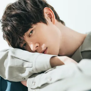 【宮沢氷魚さんインタビュー】透明感を保つ美容のこだわり、美しいと感じる人、〝瞳で語る〟演技法とは？ GALLERY_1_6