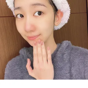 アゴのニキビにはVC美容液を念入りに