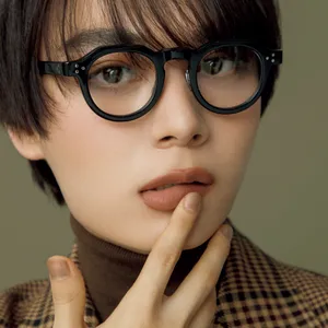 大西流星さん「ほろ苦ブラウニーメイク」で大人な表情に。今季は、THREEのブラウンパレットに注目