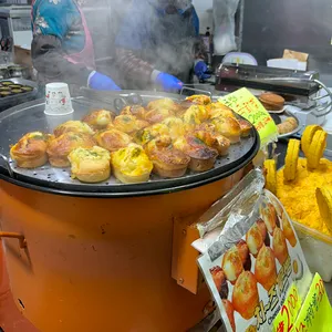 ひとリート 韓国　女子　一人旅　ご飯　スポット　弘大　望遠市場　マンウォンシジャン　食べ歩き　ケランパン　卵パン