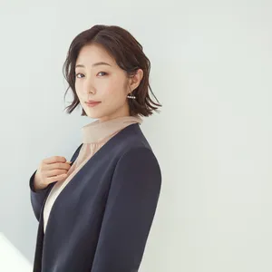 春の【ハレの日メイク】MEGUMIさんに聞く、フォーマルなセットアップにあわせるメイク＆ヘアは？