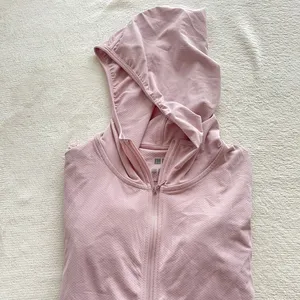 UNIQLO ユニクロ　UVカットパーカー　エアリズム