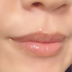 キャンメイク／メロウデューリップマスク（01クリアピンク）　実際に唇に塗った様子