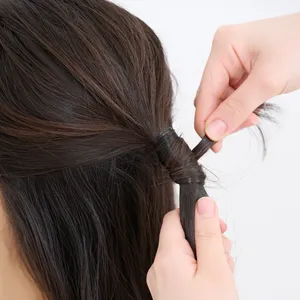 【セミロング③カジュアルスーツ】ゴム隠しの毛束がワンポイントに！ ナチュラルハーフアップ　STEP３