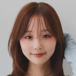 髪型　ミディアムレイヤー　ハッシュカット　40代ヘア　前髪あり　正面