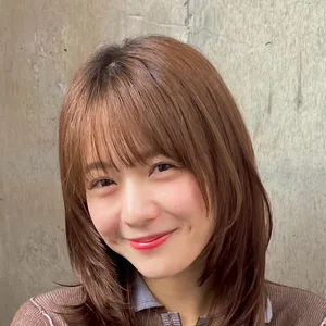 髪型　ミディアムレイヤー　ミディアムヘア　小顔ヘア