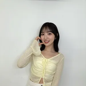 声優豊田萌絵さん　マキアオフショット　ハートポーズ