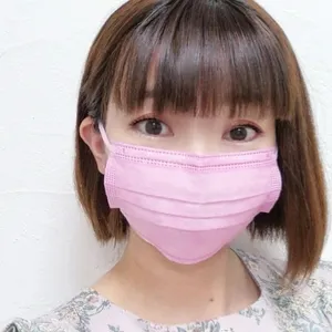 血色カラー不織布マスクで血色感アップ_やわらかマスク ベリーチューリップの着用写真