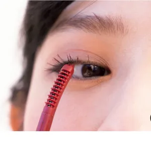 2束まつ毛で色みを強調