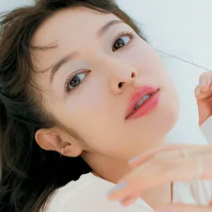 森絵梨佳 心ときめくカラー満載 大人の“ゆめかわ”メイク