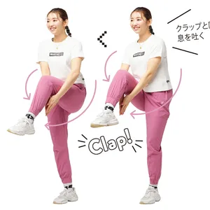 太もも下で手を叩く