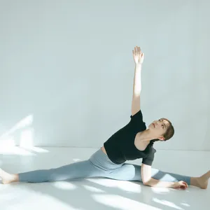 声優青山なぎさボディ画像②