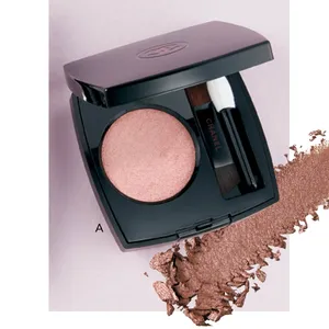 鈴木えみ 2026年春気になるトレンドコスメ シャネル オンブル エサンシエル 267