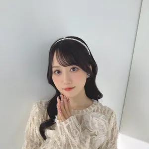 声優 小倉唯 お願いポーズ