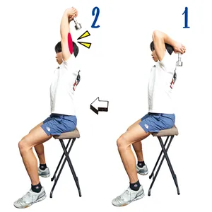 腕や肩のコリもほぐす効果あり ダンベル上げ下げ