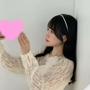 声優 小倉唯 自撮り風景