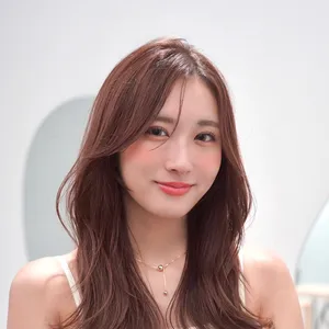 ヘアカタログ　ミディアム　ミディアムヘア　前髪あり　正面