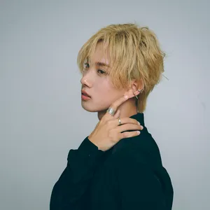 モデル 鈴木凌　バストアップ横顔