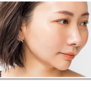 いつものオレンジメイクにパープル眉で変化球を