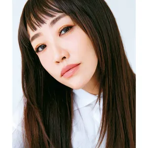 ショートバングは太くしっかり 濃く描いて眉の存在感を高める