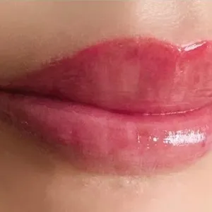 メンソレータム リップフォンデュ プラムレッドをイエベがスウォッチ