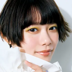 【MAQUIA表紙メイク】杉咲 花さんのチャーミングさを引き出す、中野明海さんのメイクマジック。“やりすぎないポップ”がカギ