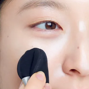 2026年春おすすめ新作スティックハイライト　丸く広げるようにトントン塗り