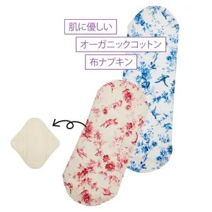 布ナプキン フランスの小鳥（右）Mサイズ（ブルー） ￥2277、（左）Sサイズ（ルージュ） ￥1936／プティラドゥ 