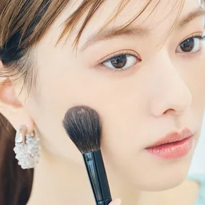 リップが主役の白湯メイクにおすすめチーク HOWTO 山本舞香