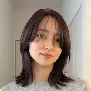 髪型　ミディアムレイヤー　ミディアムヘア　韓国ヘア　正面