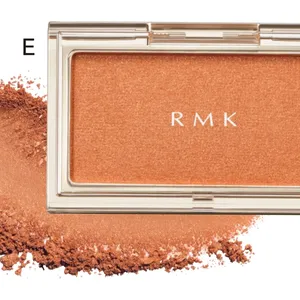 E ピュア コンプレクション ブラッシュ 02 ￥3630／RMK Division（4/7発売）