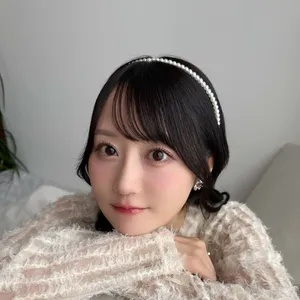 声優 小倉唯 上目遣い