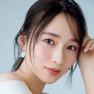 櫻坂46・守屋麗奈さんがベスコス受賞コスメで多幸感メイク。ブルベ肌と好相性なピンクで洒落顔に