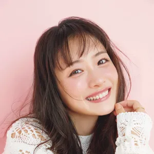 【石原さとみさんの愛用品7選】眉ペンシル・リップ・スキンケアetc…お気に入りを大公開！子育てや仕事、美容など深掘りインタビューにも注目