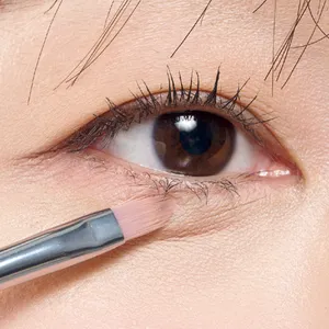 紫ぐま×たるみぐまタイプのくまカバー＆涙袋メイクのテクニック ラインを入れてマットパウダーをのせる