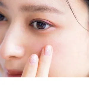 2 練りタイプで頬にもツヤを