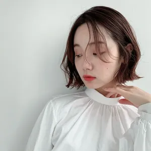 セミロングヘアメイン画像