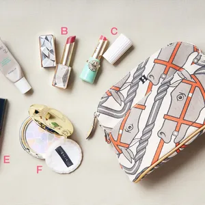 遼河はるひさんのポーチの中身②