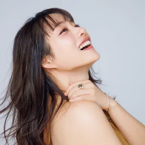 マキア 石原さとみさんインタビュー 口紅1本でキュンとする。メイクの力って偉大！