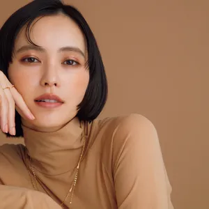 「ミニマムなベージュだけで堂々と勝負に臨める自信。それこそが大人の“うっとり”の醍醐味」 ――― Tomoko Okada