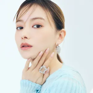 ワンポイントで色を足すなら？ 山本舞香さんがリップが主役の【白湯メイク】を試してみた！