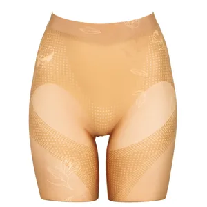 田中みな実×PEACH JOHNファーストガードル ¥5478／ピーチ・ジョン